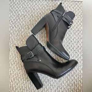 Donald J Pliner Black Boots Size 8.5